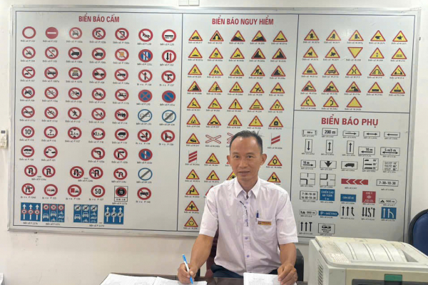 DẠY LÁI XE AN NINH THẦY CẨM